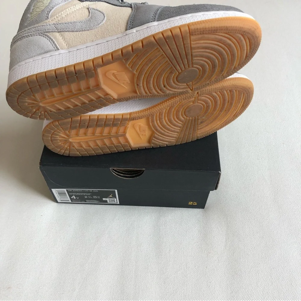 Nike Air Jordan 1 Mid Coconut Milk / Particle Grey Size 4